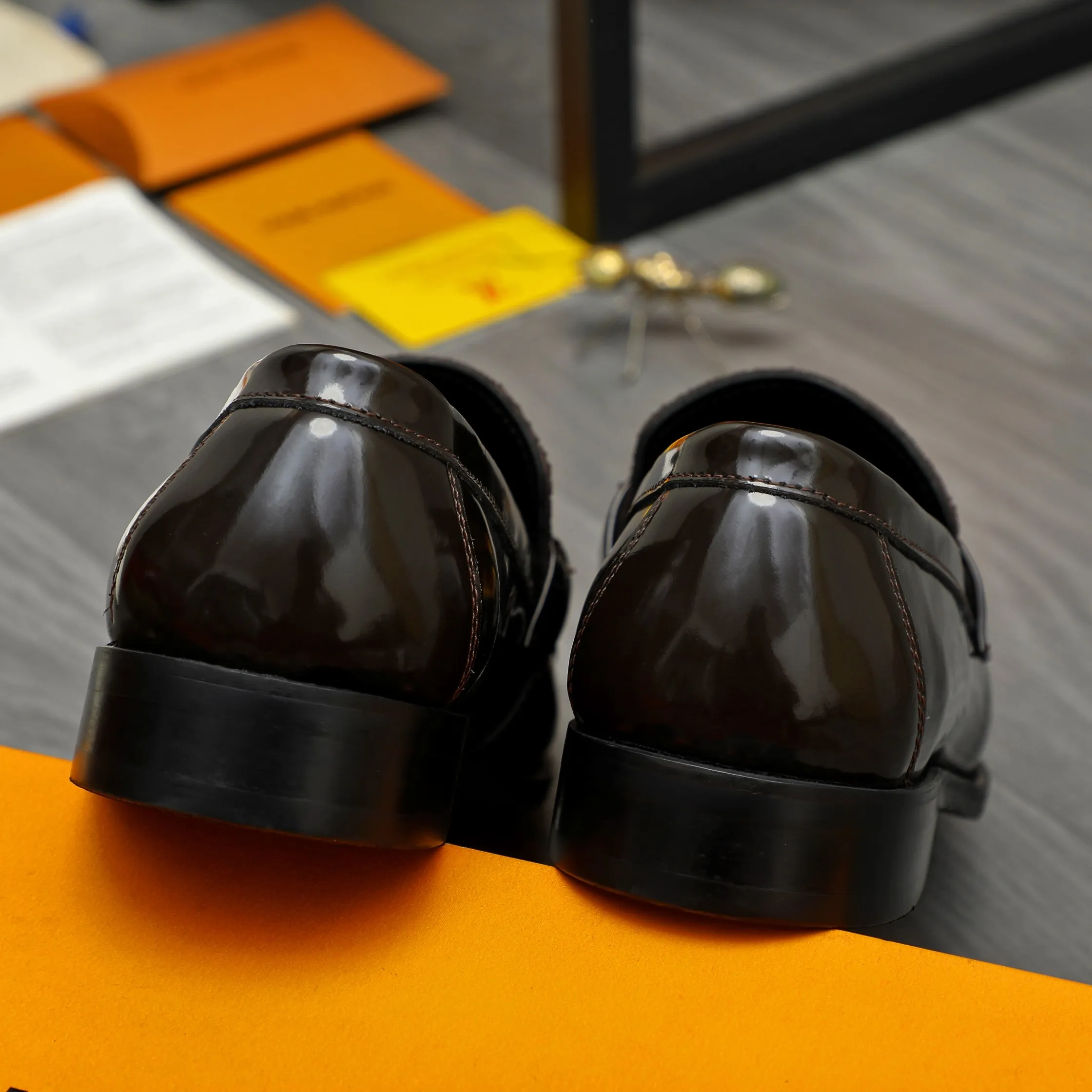Men's shoes 💰p460 Product trademark: LV "Louis Vuitton" business slip-on leather shoes Regular size: 39-45 (45 is custom-made and non-returnable) Product materials: Selected embossed cowhide upper, cowhide lining, original rubber outsole